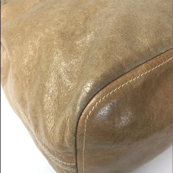 Authentic Prada brown leather shoulder bag - Picture 9 of 16